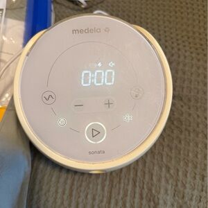 Medela Sonata Pump in White and Cream